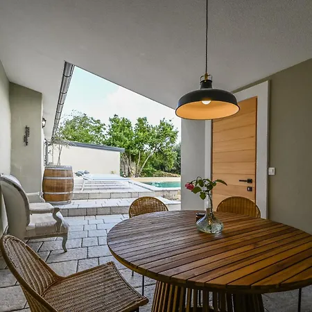Medanni Apartment